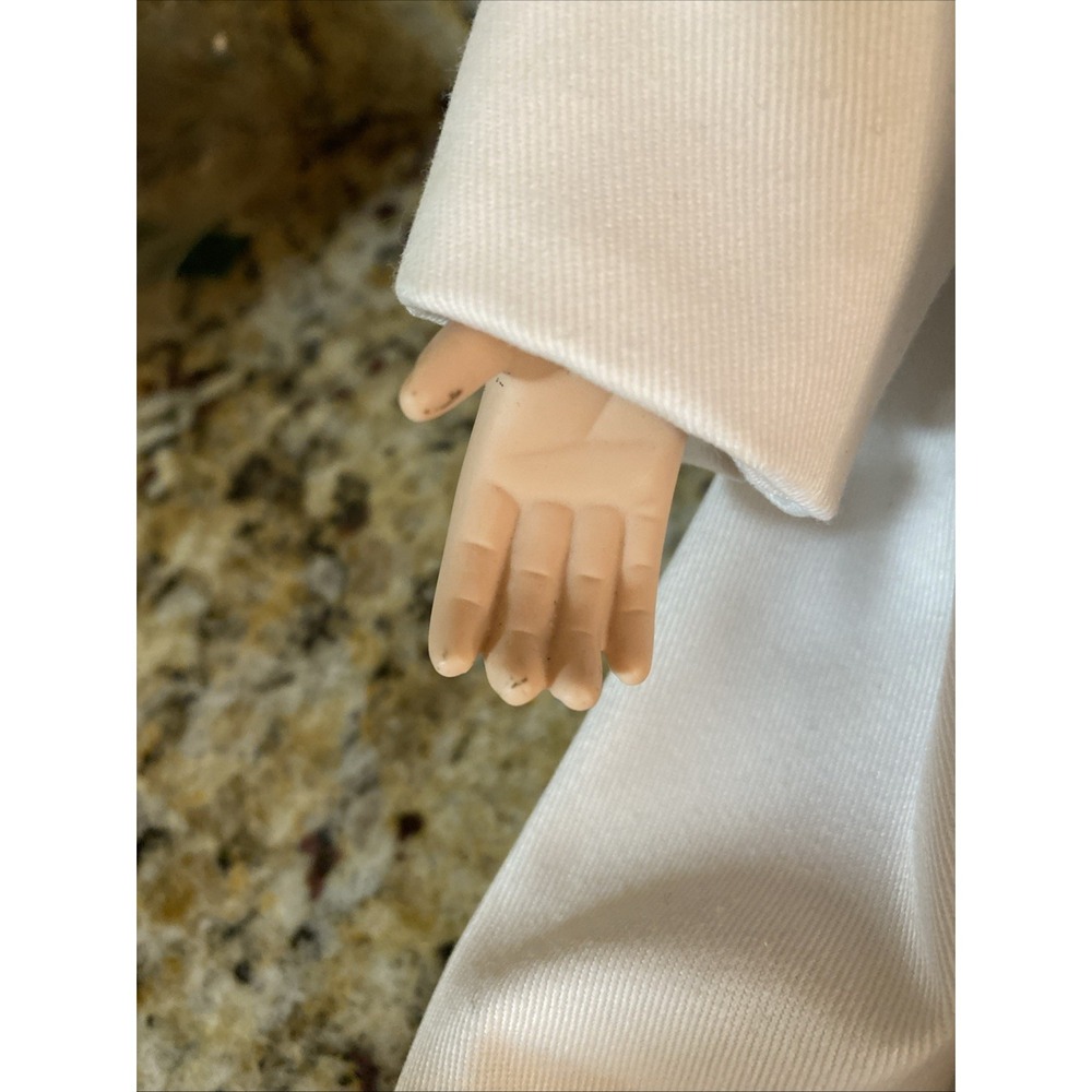 Geppeddo Sister Magdalena Porcelain‎ Nun Doll in White Habit & Rosary Beads 17" - Picture 6 of 7